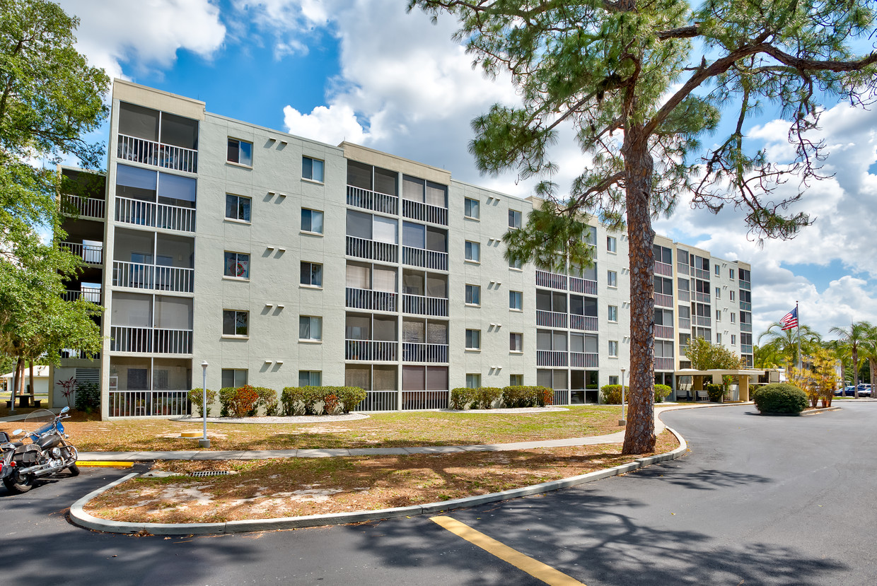 Building Photo - Charlotte Towers