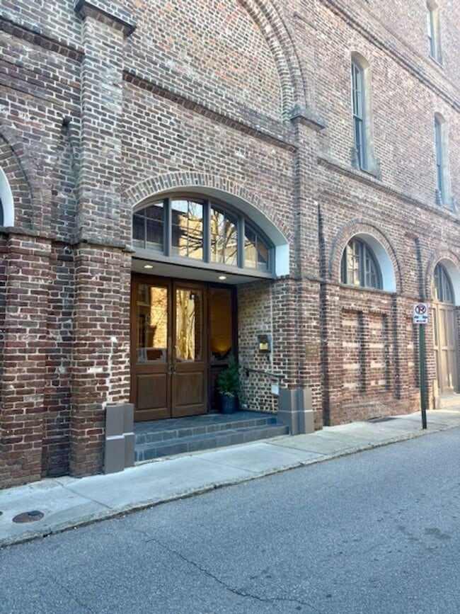 Photo - Historic Downtown Fully Furnished 2 Bedroom Condo