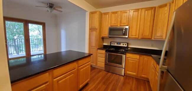 Building Photo - 5128 Lincoln Dr