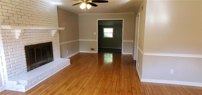 Building Photo - 210 King Arthur Dr