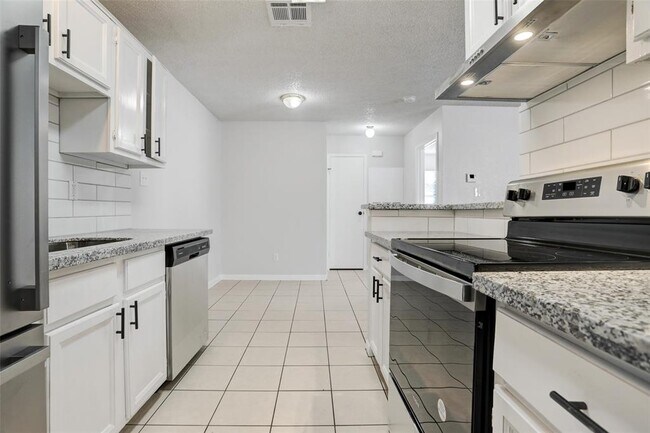 Building Photo - 3011 Taylor St