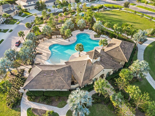 Centro de Servicios-Pabellón-Gimnasio - 15773 High Bell Pl