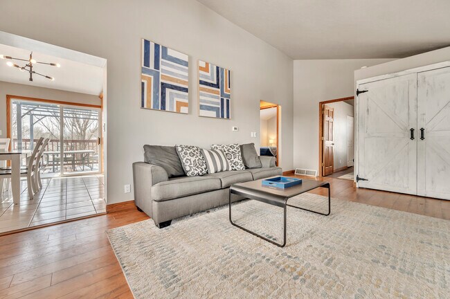 Foto del edificio - 2803 Sportsmans Dr
