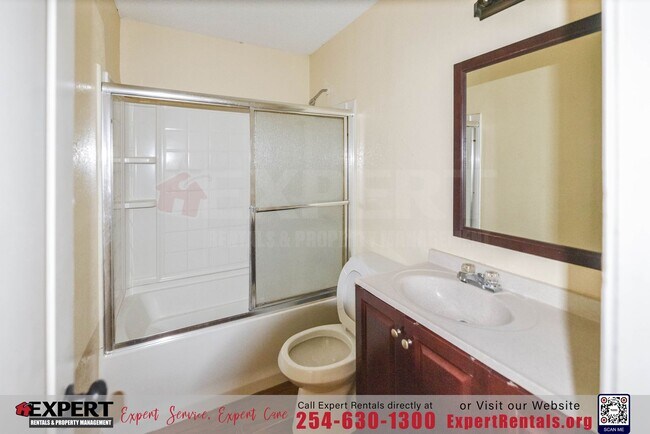 Foto del edificio - 3-Bedroom Home with a Big Backyard in Kill...