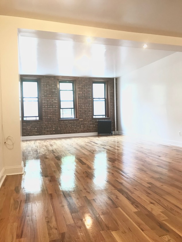 Foto principal - 835 Riverside Dr