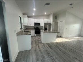 Building Photo - 609 NW 37th Ave