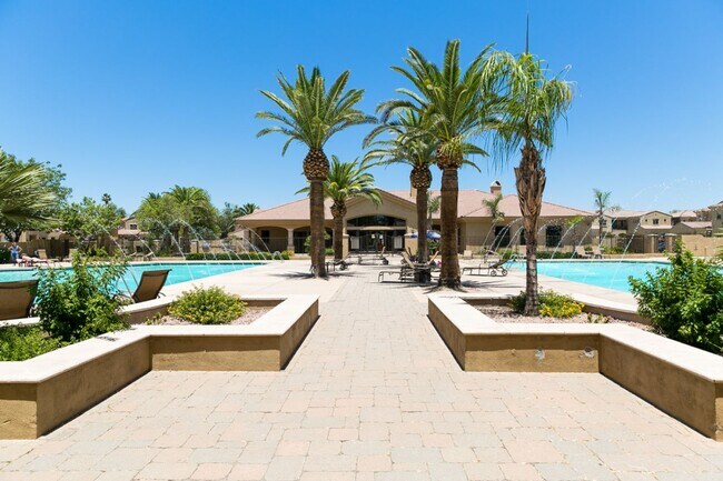 Building Photo - 1367 S Country Club Dr