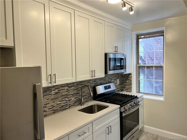 Foto del edificio - 800 Bronx River Rd
