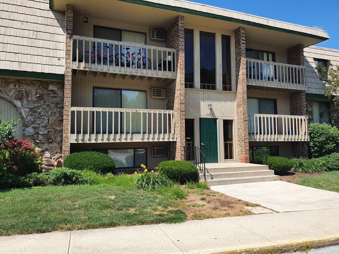 Foto principal - 8140 Cedar Point Dr
