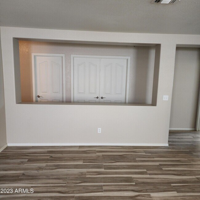 Foto del edificio - 15864 W Evans Dr