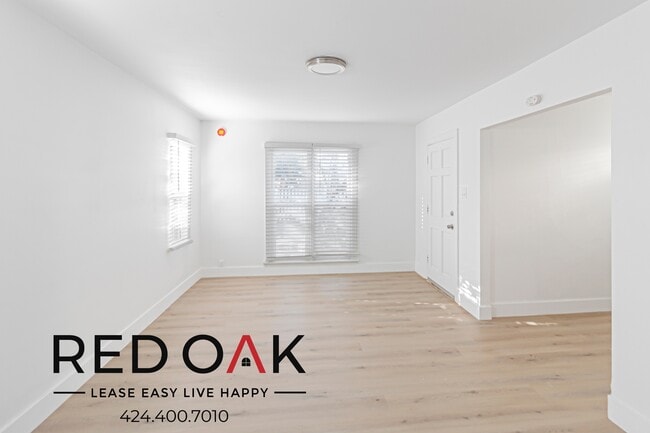 Building Photo - ~$200 OFF Each Month~ Cozy, Sun-Drenched O...