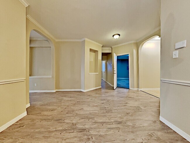 Foto del edificio - 12923 Tall Spruce Dr