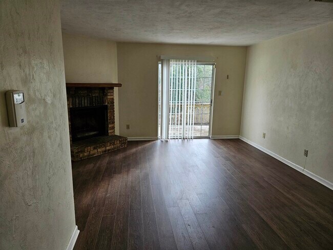 Foto del edificio - 1575 Jacks Dr