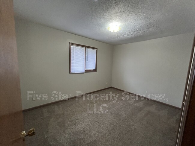 Building Photo - 1222 W Monroe St