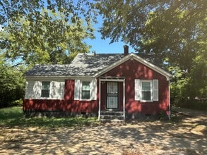 Building Photo - 942 Frayser Cir