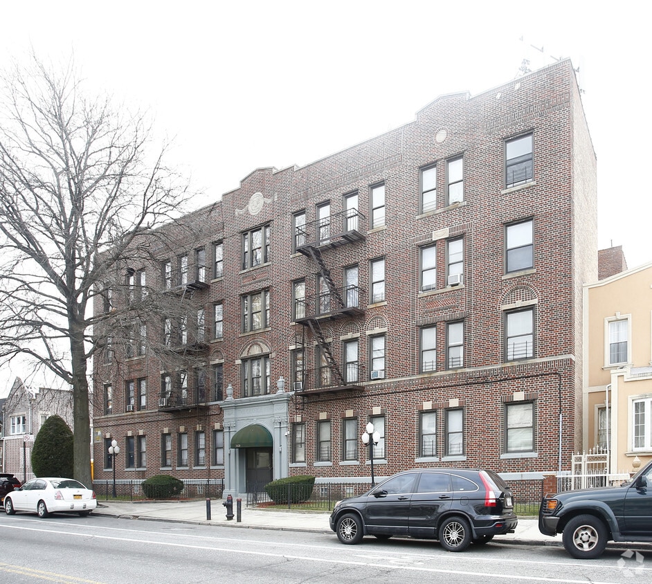 Building Photo - 3420 Clarendon Rd