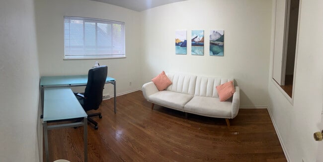 Second bedroom, space for queen size bed and large closet - 1570 Tamarac St