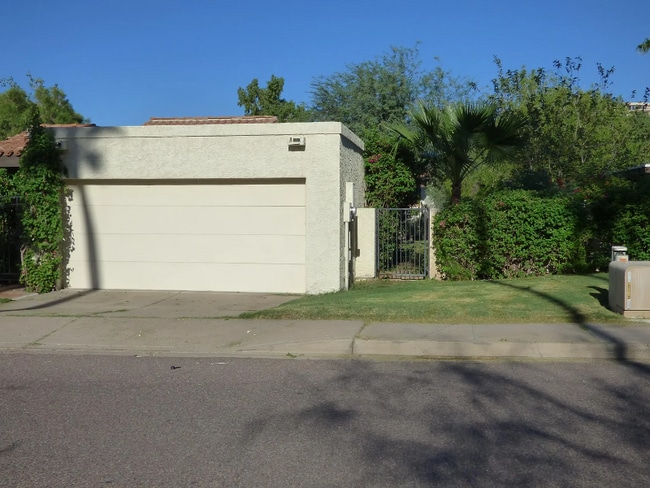 Building Photo - 7706 N Dreamy Draw Dr