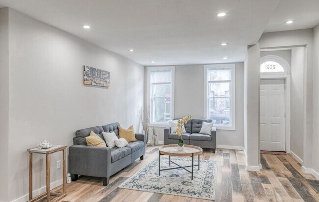 Building Photo - Luxurious 4-Bed/2-Bath Townhome in Cecil B. Moore! Available NOW!