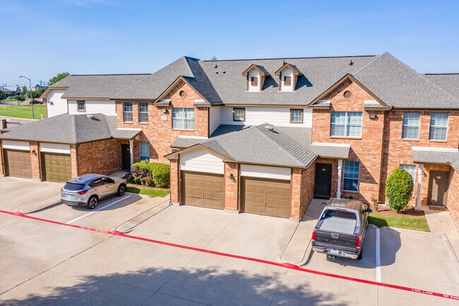 Foto del edificio - Cedar Point Townhomes
