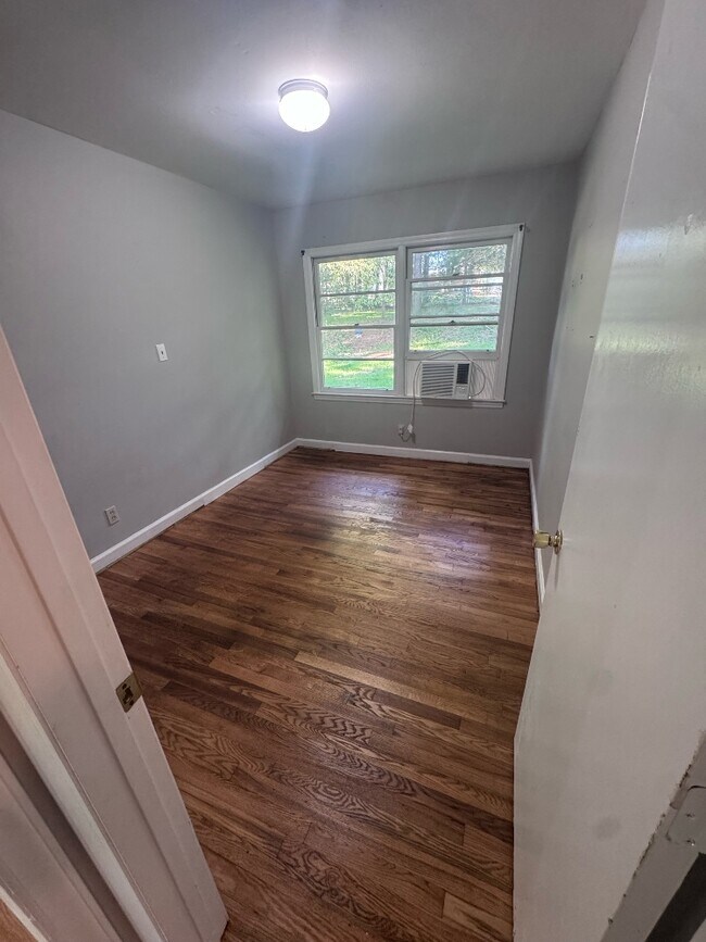 Foto del edificio - 412 Beechwood Cir