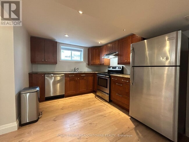 Building Photo - 146 Prince Charles Dr