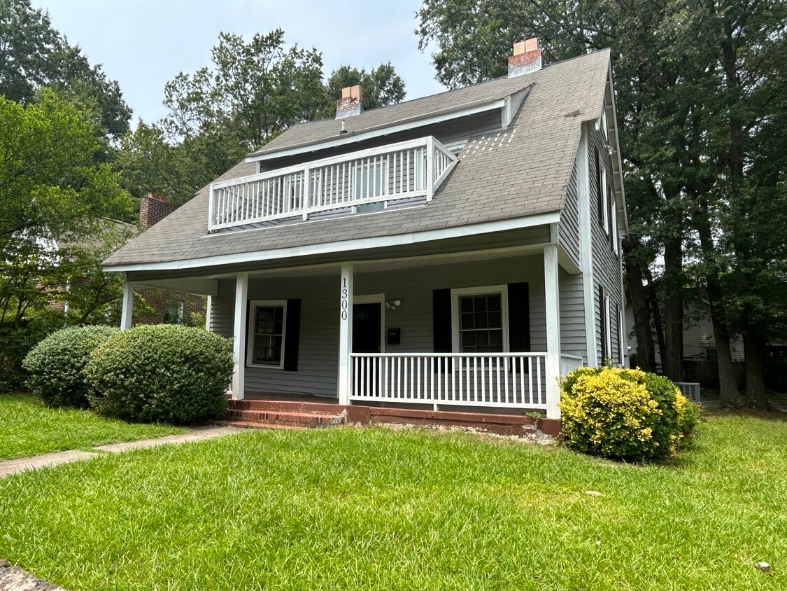 Primary Photo - 1300 Green St