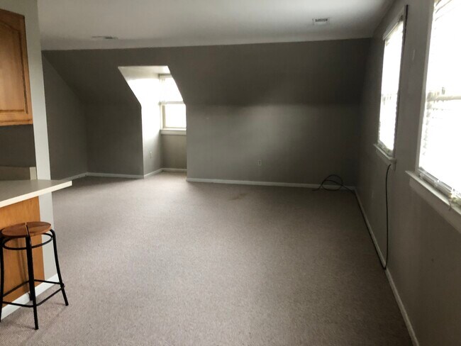 Living room - 255 College Ave
