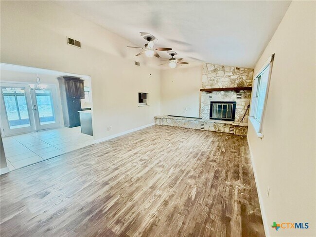 Foto del edificio - 103 Crestview Dr