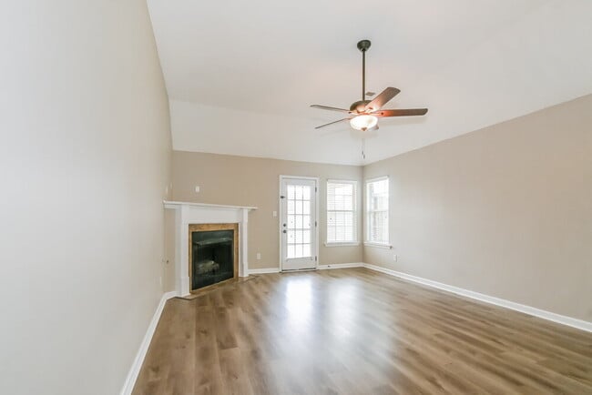 Building Photo - 7895 Ridgedale Dr