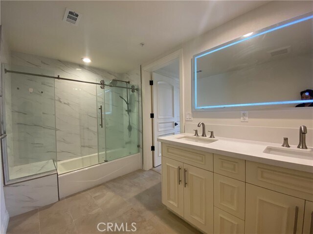 Foto del edificio - 1598 Long Beach Blvd