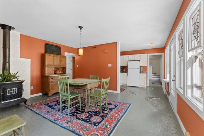 Building Photo - 303 Henderson St