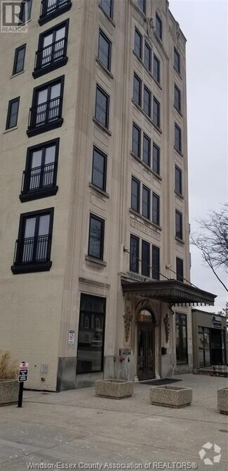 Building Photo - 1011 Ouellette Ave