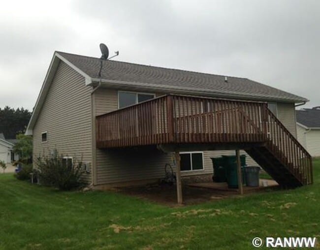 Building Photo - 4BR/2ba Tri-Level Home in Private West Side Neighborhood Near Sherman School