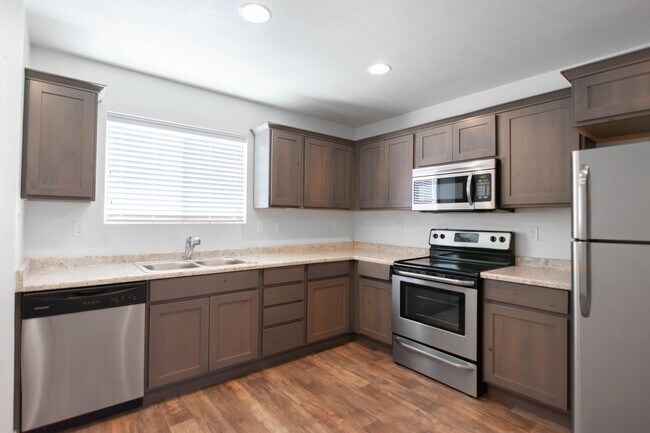 Foto del edificio - Gorgeous 3-Story Townhomes in The Lochs To...