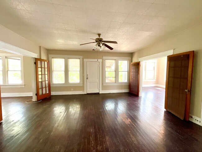 Foto del edificio - 810 W Magnolia Ave