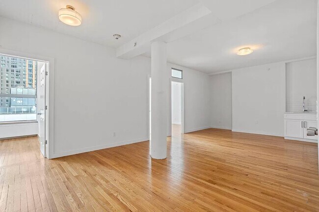 Foto del edificio - 102 Fulton St