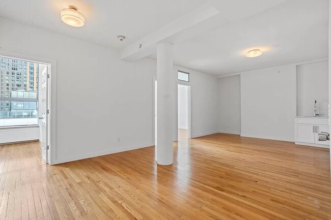 Foto del edificio - 102 Fulton St