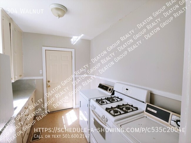 Building Photo - 304 Walnut-