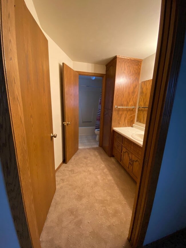 Building Photo - 3053 Wedge Ct