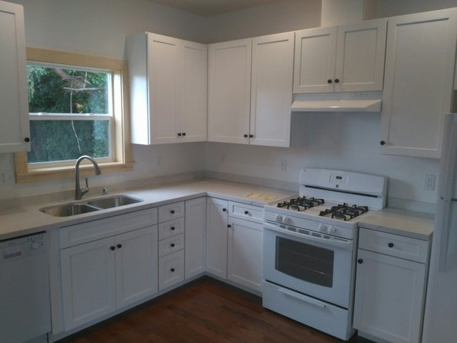 Foto del edificio - 1182 Spear Ave