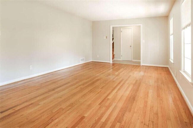 Building Photo - 2644 Club Valley Dr NE