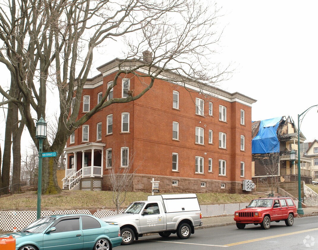 146 Park Ter, Hartford, CT 06106 Apartments in Hartford, CT