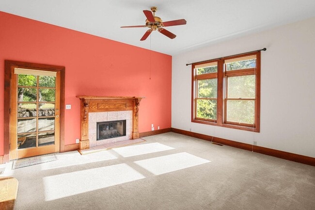 Building Photo - 520 Glenview Dr