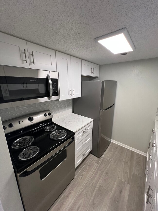 Building Photo - 1 Bed/1 Bath - Unit 230