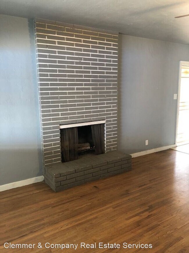 Building Photo - 2 br, 1 bath House - 720 Flower St