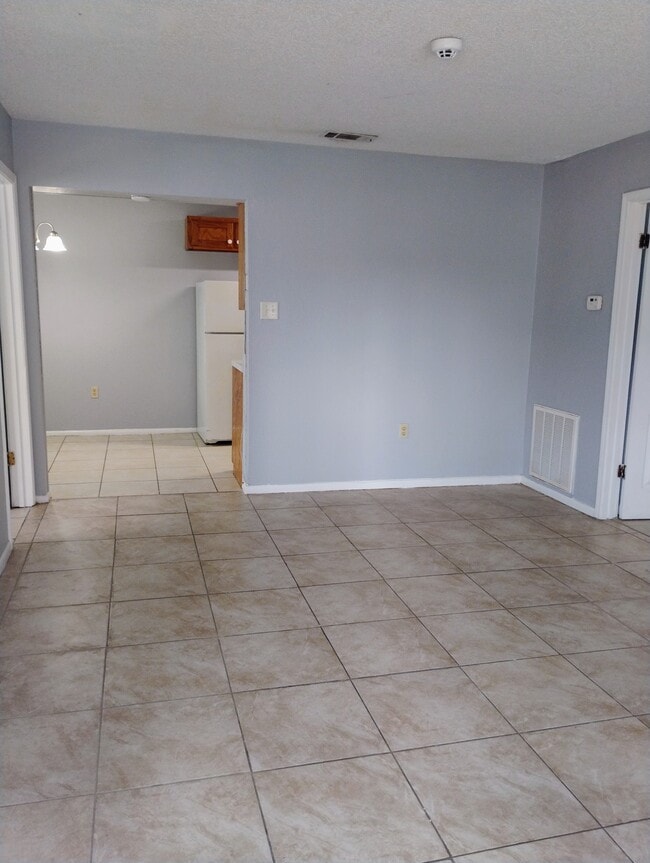 Building Photo - 1120 W Shilo Dr