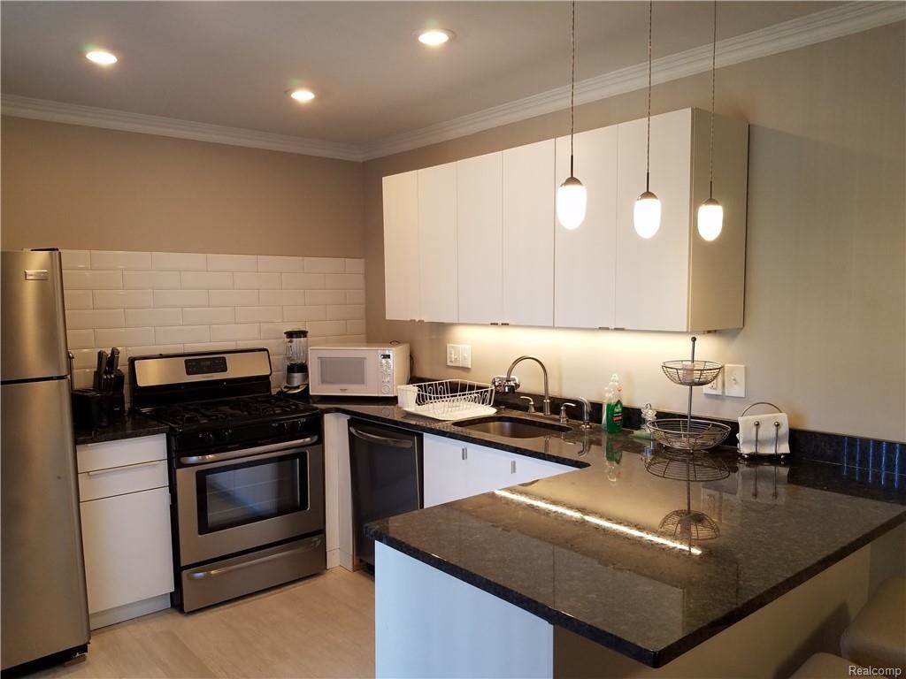 Primary Photo - 2690 Roundtree Dr