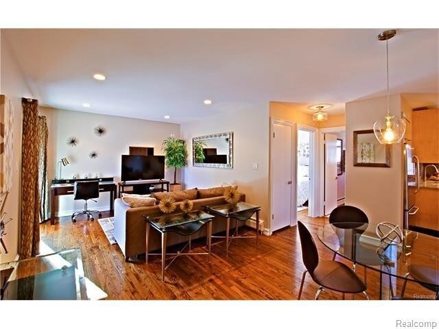 Foto del edificio - 1715 E 14 Mile Rd