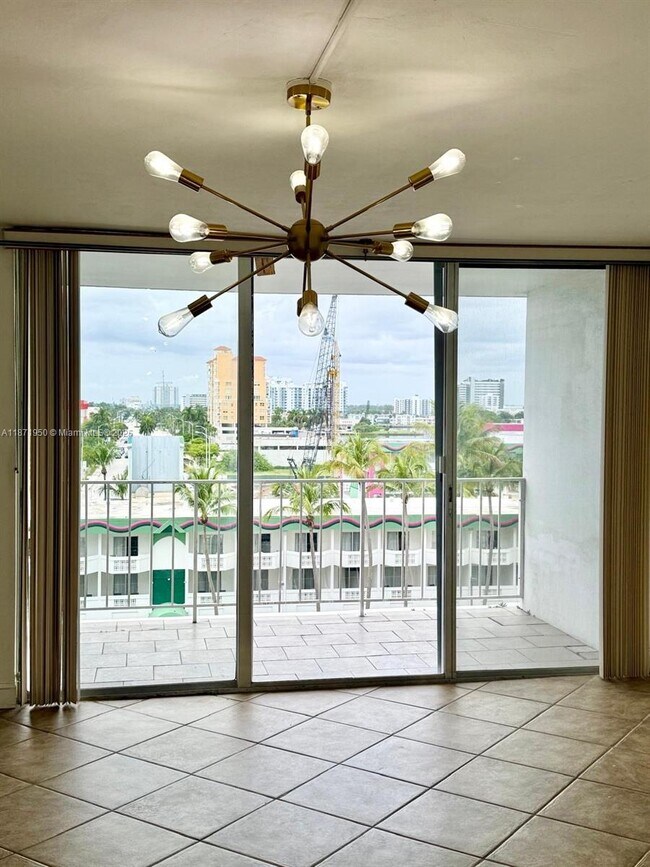 Foto del edificio - 1865 79th Street Causeway